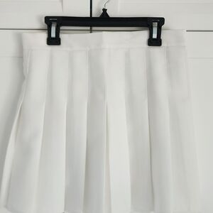 Chic White Pleated Mini Skirt